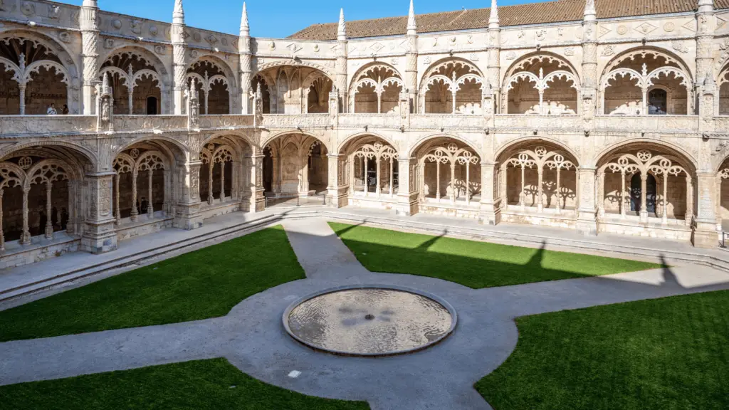 Jerónimos Monastery Courtyard 